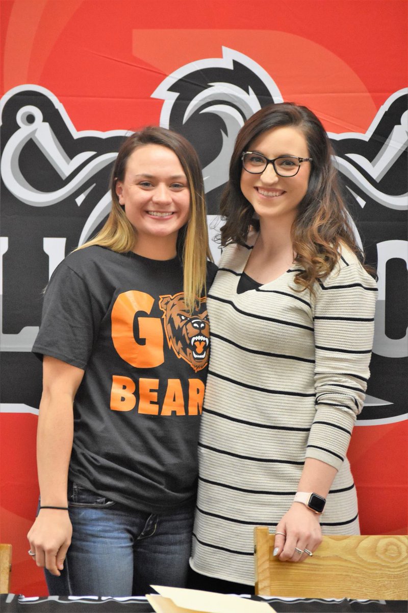 PCHS_sb's tweet photo. Extremely proud of our very own @_emily_25 for signing to play soccer at UPike! They’re lucky to have such an amazing athlete join them and we can’t wait to cheer you on as a bear! 🧡🐻⚽️ https://t.co/Ge3jTo9F6e