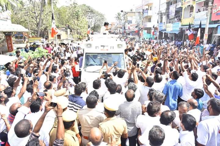 AmmkMukund's tweet photo. தென்கோடி குமரி கண்டத்திலும் 
#AMMK  
ஆம் நாங்கள் சிறிய கட்சி தான் 

ஆம் நாங்கள் தனிமை தான் 

ஆம் நாங்கள் இன்னும் பதிவு பெறதா கட்சி தான் 

இத்துணை விமர்சனம் கொண்ட நாங்கள் .உங்கள் மெகா கூட்டணியை தோற்கடித்து வரலாறு படைக்க ப���கிறோம்

@TTVDhinakaran
@ThangaTamilSelv
#AMMKitwing https://t.co/sewuL0zpZm