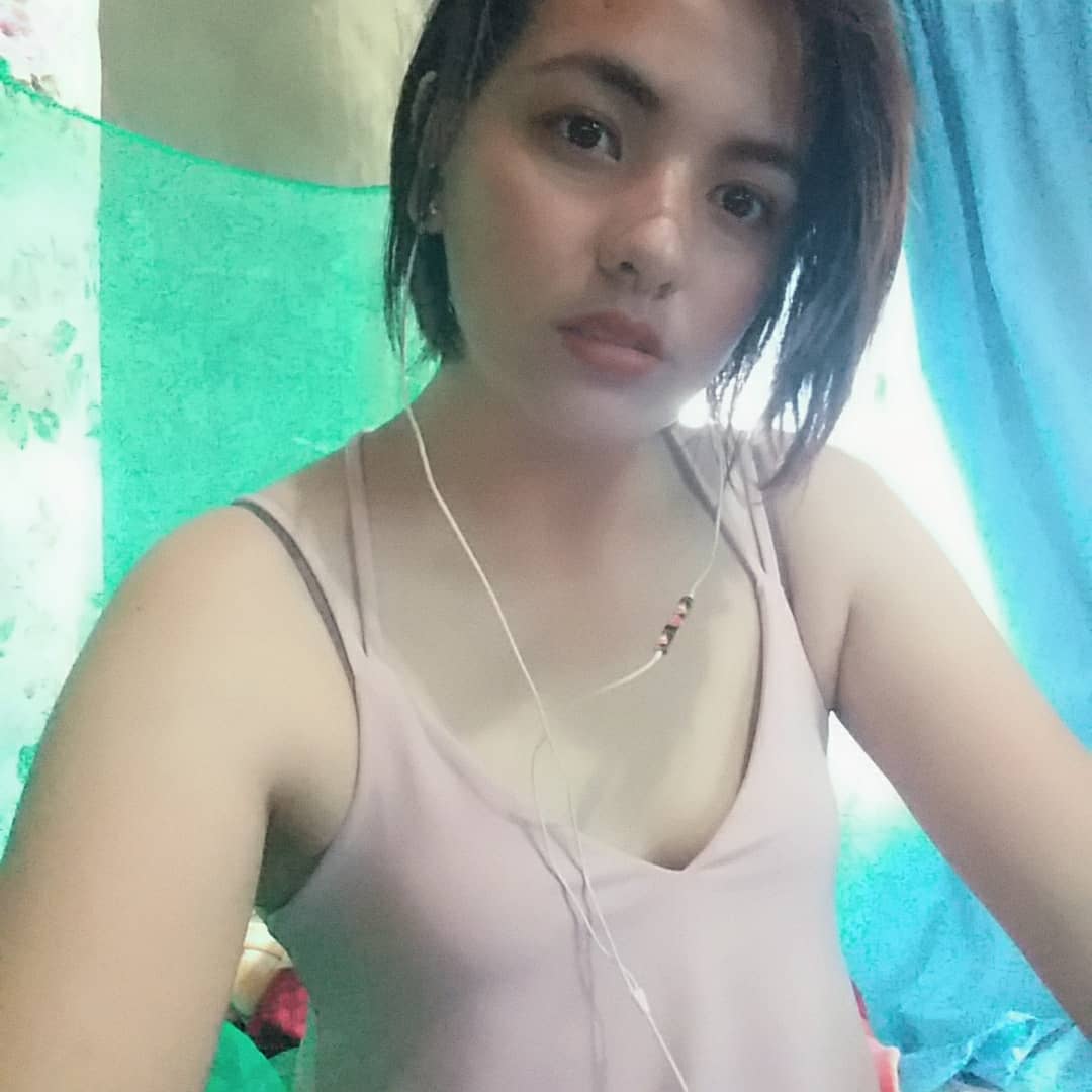 SCool2ra's tweet photo. #flats 
I thought only wheels get this. Lol

😇 
#bodypositiveswifties #bodypositivity #acceptance haha
#selfie #❤❤❤ https://t.co/U3slhJzezI
