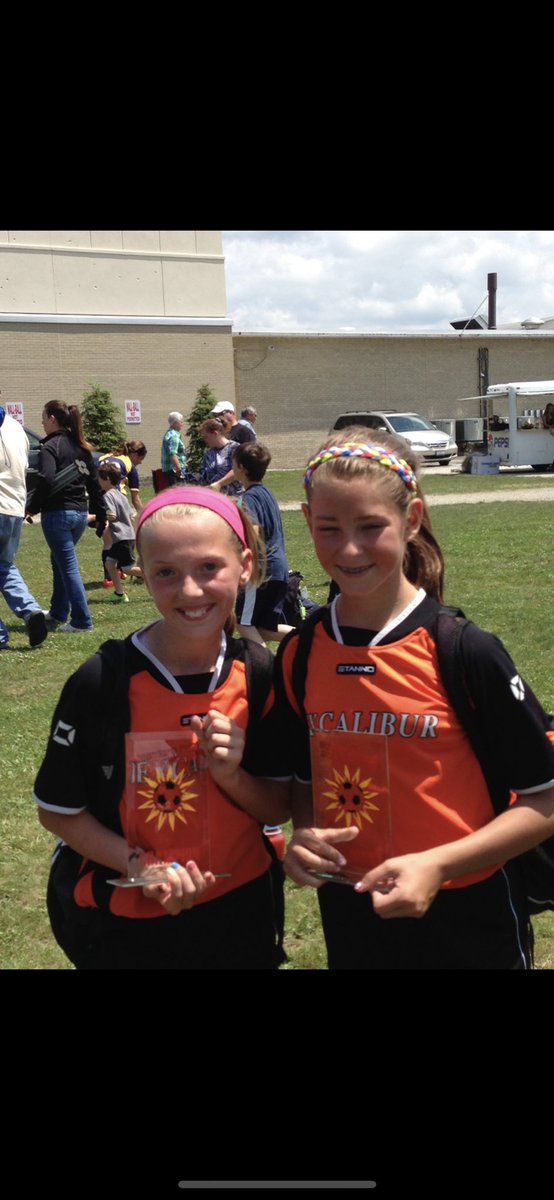 GetzHayley's tweet photo. Happy birthday to my gal pal since day fricken 1, hope you had the best day sis! love you more than you know ♥️🎉#outlikealight #soccerchamps https://t.co/hfDQ0AgkJh