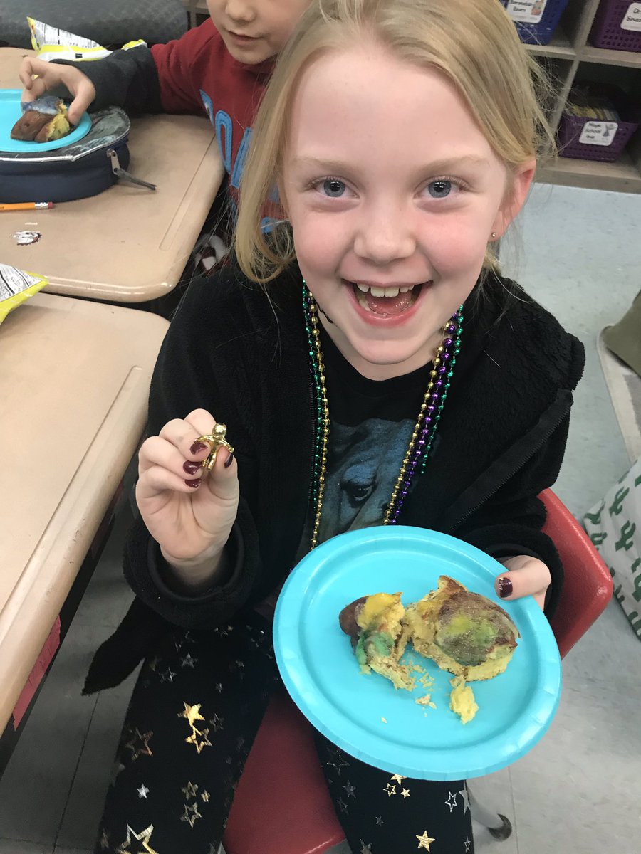 MissSmyly's tweet photo. We put Seuss on pause to celebrate MARDI GRAS style!!!!! 💚💜💛🎭🎷⚜️🦐👑💃🏼📿🍤 https://t.co/gM5L4ewDmM