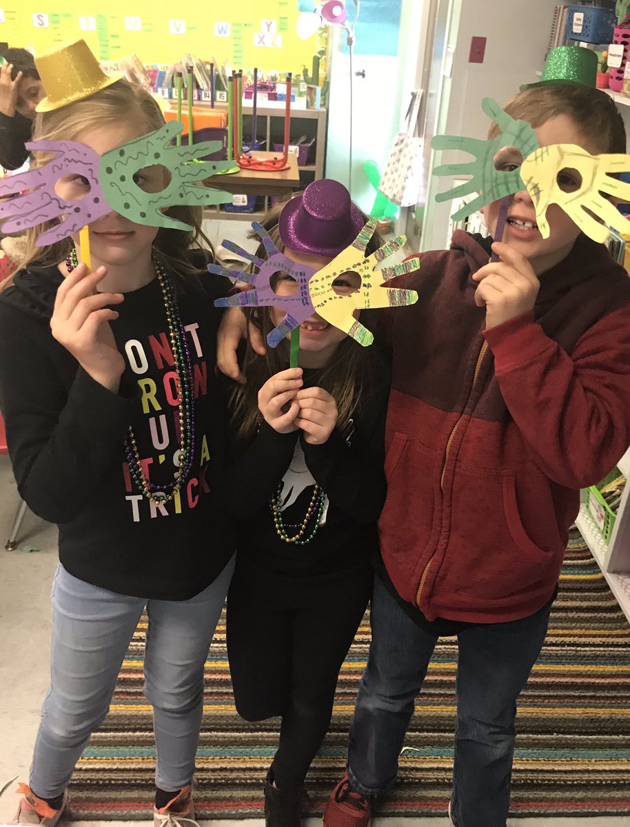 MissSmyly's tweet photo. We put Seuss on pause to celebrate MARDI GRAS style!!!!! 💚💜💛🎭🎷⚜️🦐👑💃🏼📿🍤 https://t.co/gM5L4ewDmM