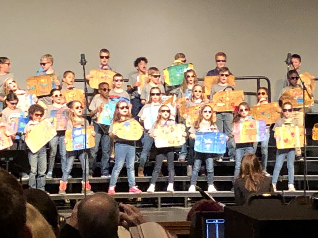 MPCSarts's tweet photo. A fantastic @rt Night with 500+ original works and sweet voices praising Jesus. Nothing better. Thanks to all in #MPCSVisualArt who worked on the gallery! https://t.co/fTWrcQN7ZF