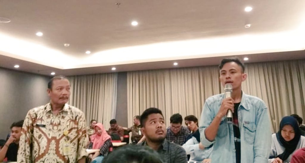 RaufWahar's tweet photo. Pemilu kali ini memang mahal sekali ??
Salamin tangan aja udah dapet.
Kita ceramah aja udah dapet.
Kita hadir aja dapat fasilitas enak.
#Indonesia_hebat https://t.co/EgGAOQcjW8