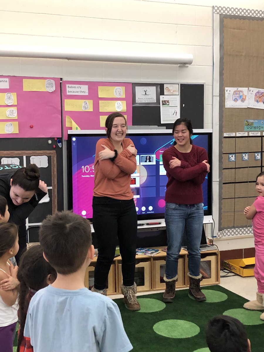 jkang4's tweet photo. @NHSHuskies #nhsprojectweek teaching 3rd graders a song https://t.co/6K0RomEZTT