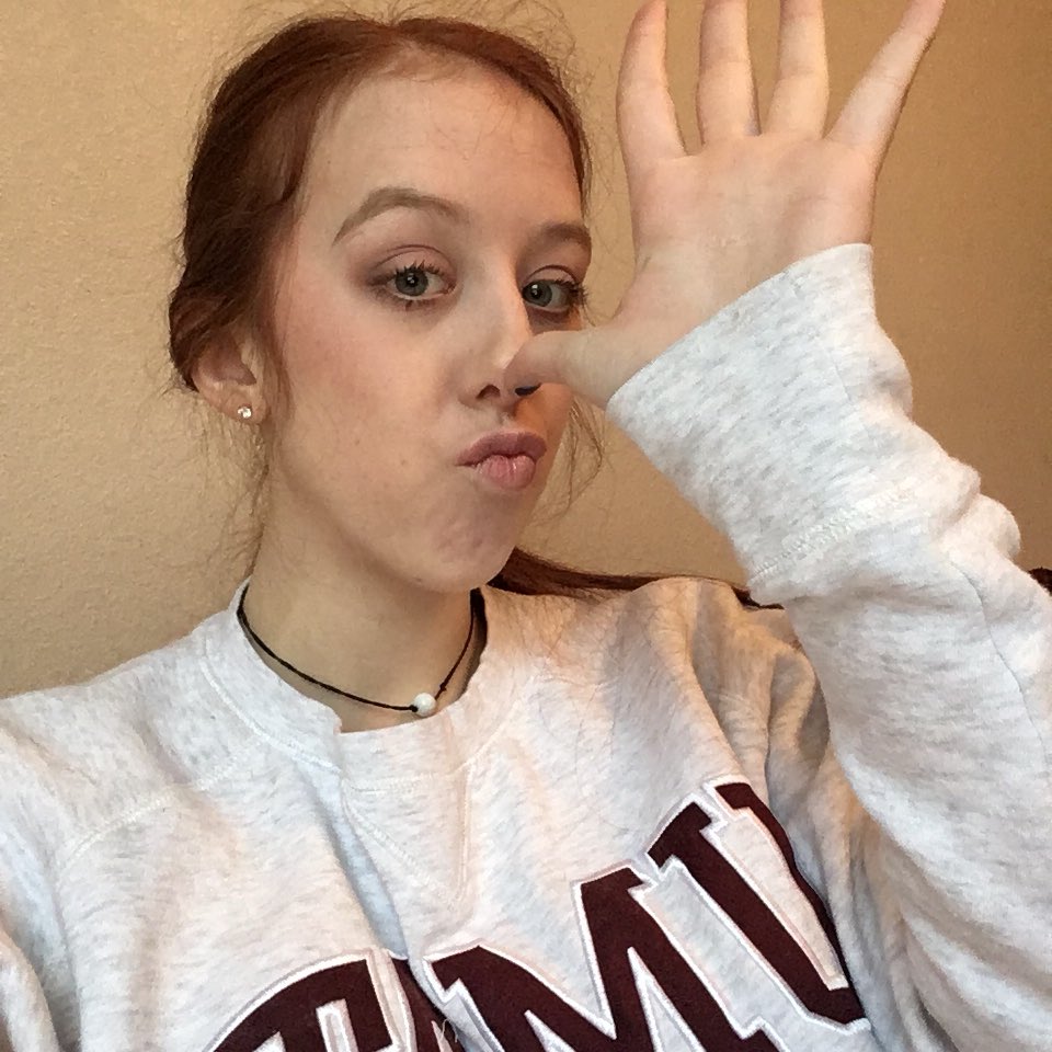 sarahneufeldt's tweet photo. rough week... and it’s only Tuesday. I guess a good selfie break makes it better though. #grinddontstop #drowninginhomework #itsfineimfine #thanksandgigem https://t.co/fV59azJc0P