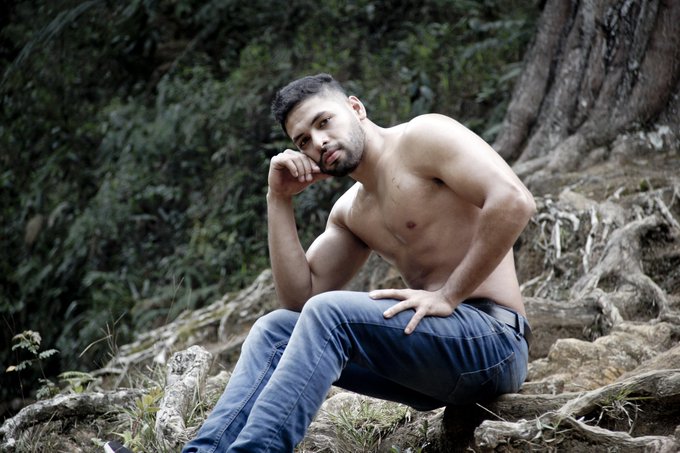 Come check me online in 20 minuts at https://t.co/ZiADsOw6Ny 
#muscle #gay #hairy #colombian #abs #latino