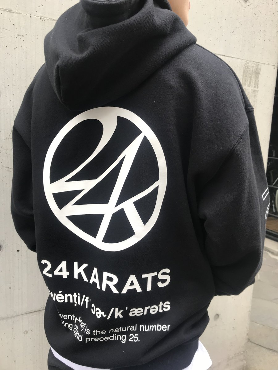 タイト 24karats - 新品未使用 24karats IIIVロゴパーカー ブラック 黒の通販 by ♡｜トゥエンティーフォーカラッツ