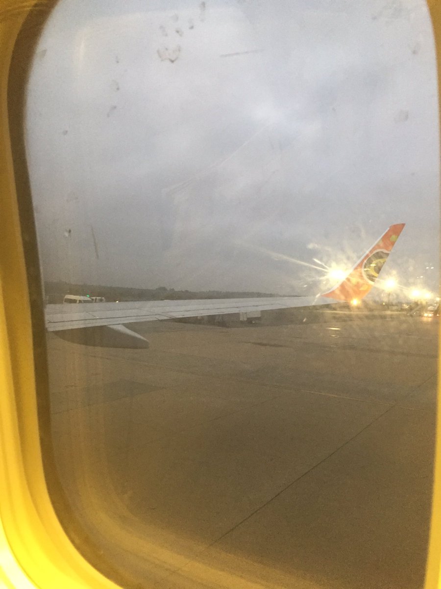 TumiNkosi's tweet image. Red eye to do what I love - develop business. #WorkInMotion #NervesUp  #Team4AM