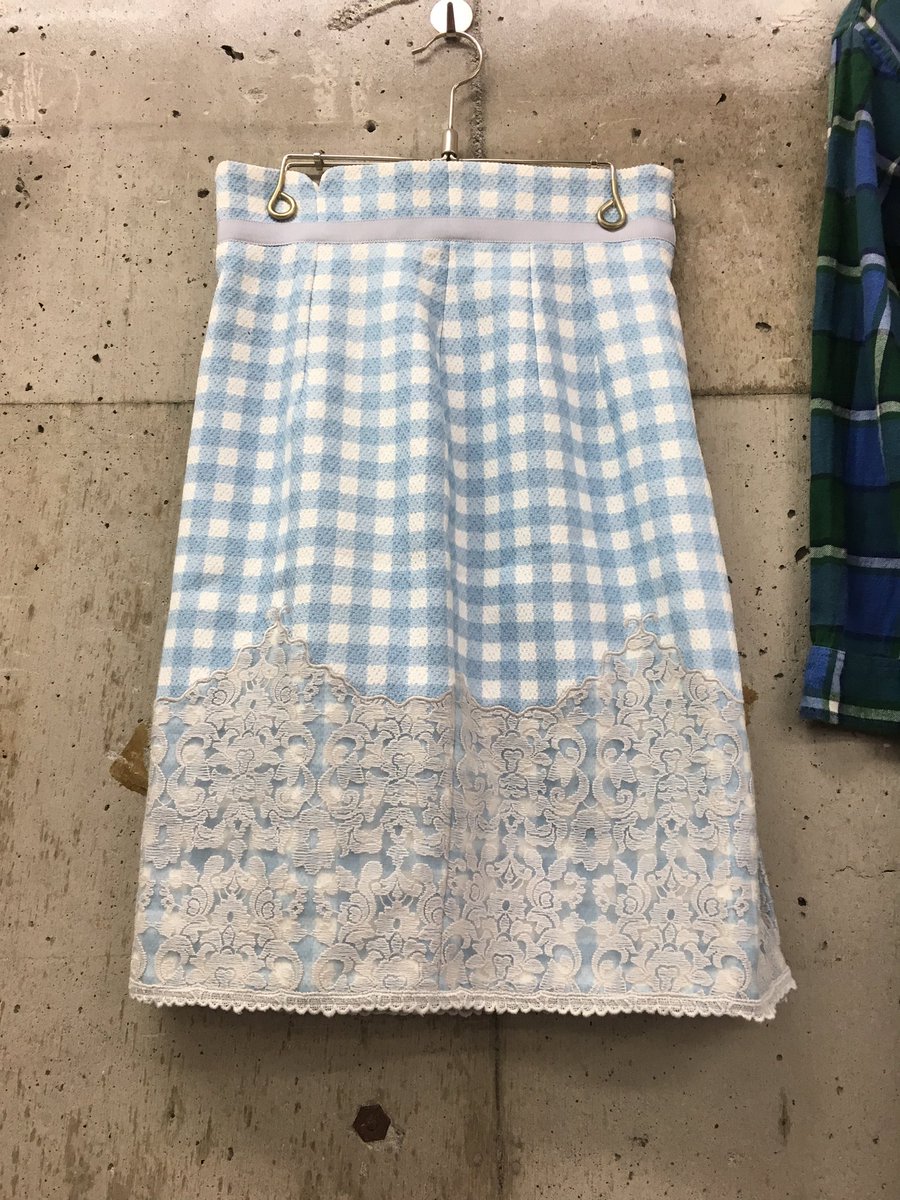 micmo_machida's tweet photo. 今日もたくさん入荷してます!
全品320円!!
#町田 #machida #古着 #MICMO #ミクモ #fashion #follow #followme #お洒落さんと繋がりたい #nice #used #安い #激安 #古着好き #古着女子 #古着男子 #コーデ #apuweiserriche #strawberryfieilds #lestrose #ワンピース https://t.co/uCZJWgknpB