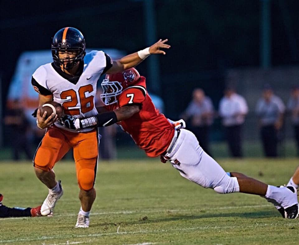 Tristan_Wells7's tweet photo. 110% Committed🔴⚪️.. Thank you for all support and aid throughout this journey❤️.. I will be continuing my academic and athletic career at The Jacksonville State University #GoGamecocks🔴⚪️ @CoachKSigler https://t.co/6mBAjbf7YX