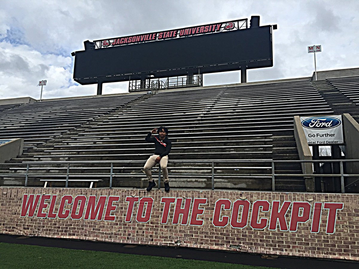 Tristan_Wells7's tweet photo. 110% Committed🔴⚪️.. Thank you for all support and aid throughout this journey❤️.. I will be continuing my academic and athletic career at The Jacksonville State University #GoGamecocks🔴⚪️ @CoachKSigler https://t.co/6mBAjbf7YX