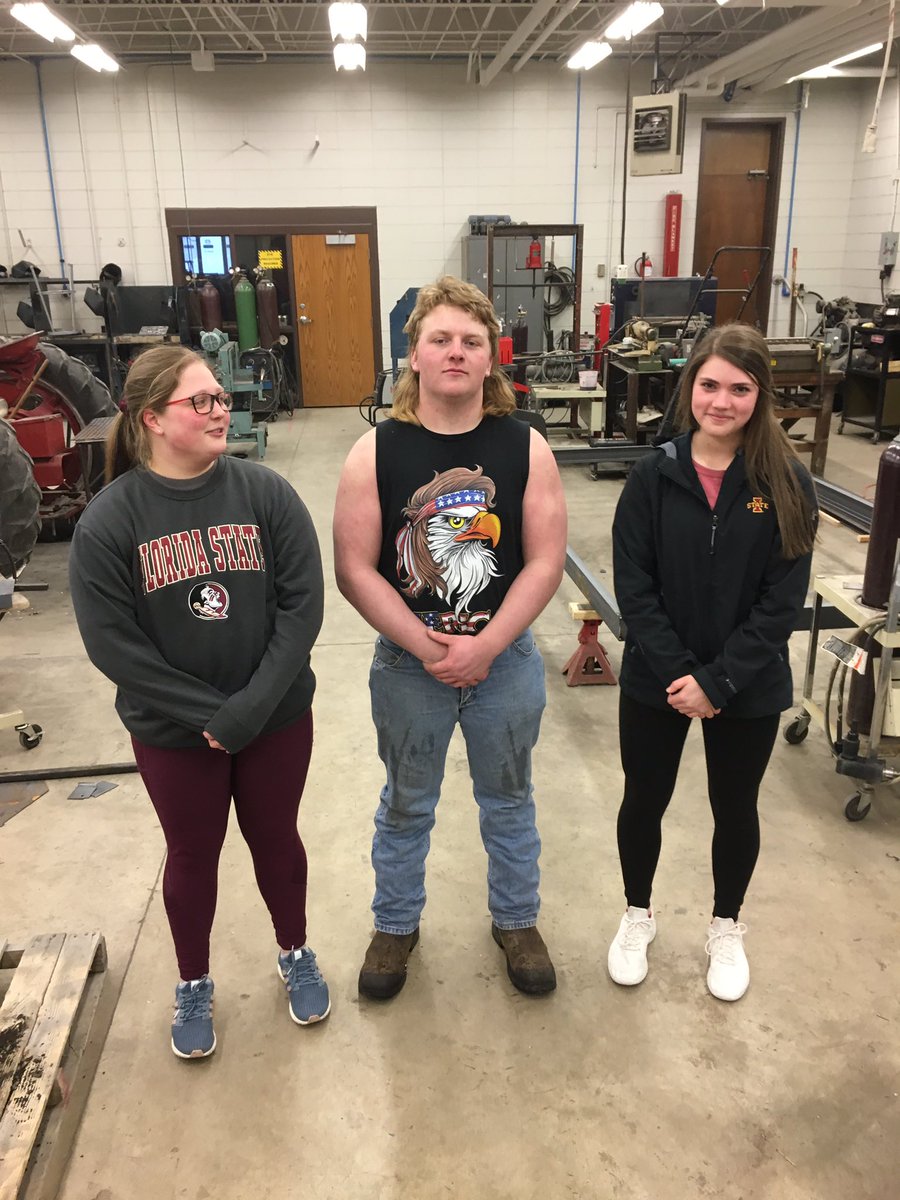 hjmeach's tweet photo. If this tweet gets 300 retweets by the end of lent (40 days) when I get back on twitter Jaden and I will cut our hair to get a mullet - Jaden and I were really excited about this 👍🏽😫 https://t.co/Ee9ZfRZvv4