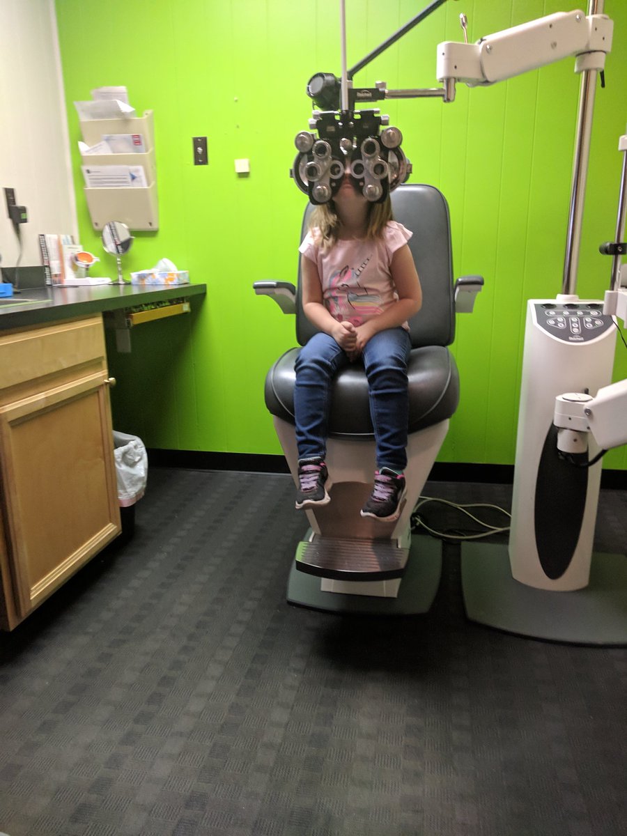 JoshHaines's tweet photo. Nora's first eye appt, and it was my birthday. Nov2018 https://t.co/JJUOOBcV75