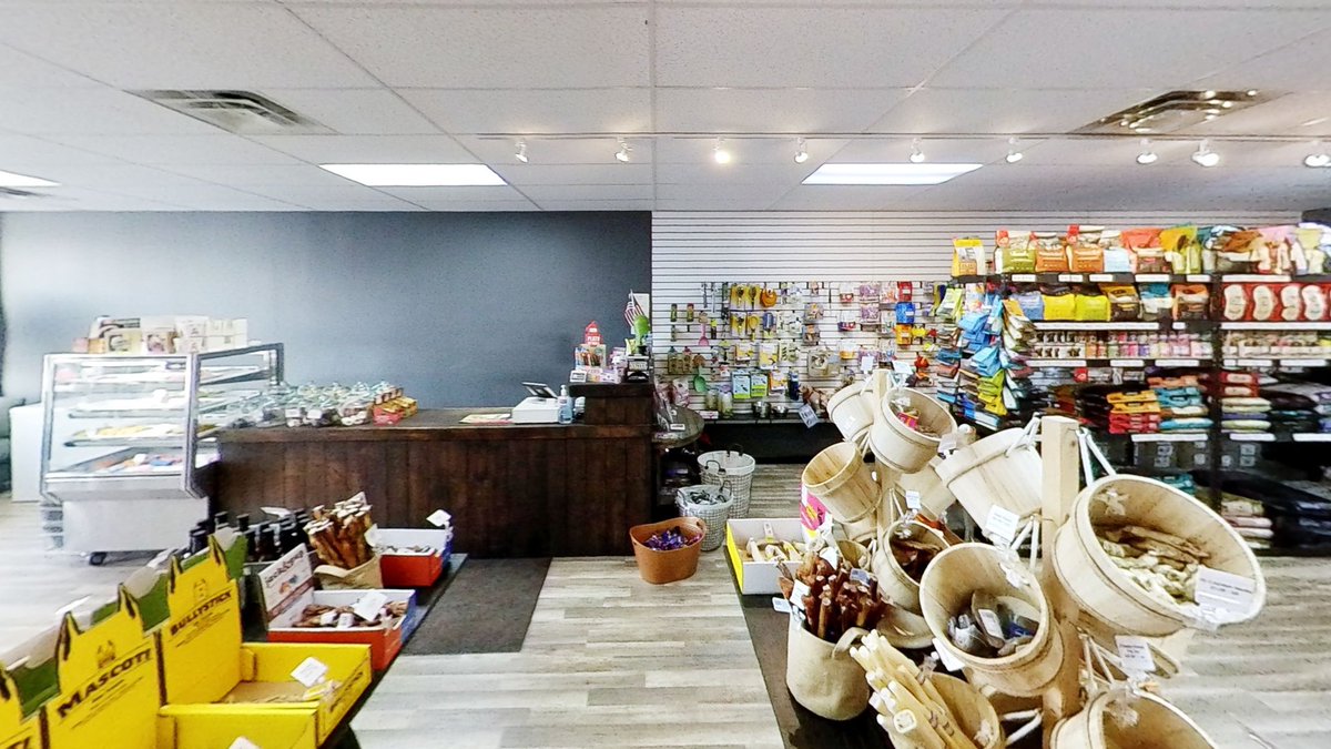 FlyingRobotUSA's tweet photo. Virtual tour using @Matterport and @insta360 at @TwinTailsMarket 
#matterport #insta360onex #insta360 #virtualtour #realestatephotography #3dmodel #vr #virtualreality #360vr #3d #3dtour

https://t.co/cyrQ3nOBw9 https://t.co/frrxoAT8i4