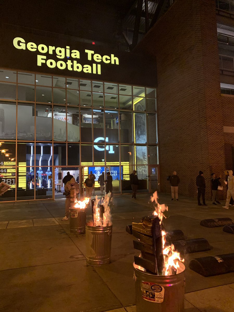 CoachCollins's tweet photo. “ProTECH &amp; Serve” Workout
🔥🔥🔥 @GTFootball 
#404theCULTURE
🏆🏆🏆🏆 https://t.co/wTNIu1PpH0