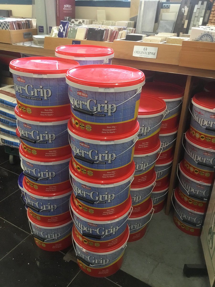 Victor_PalaceCh's tweet photo. If you need an acrylic SuperGrip adhesive, we’ve got plenty of stock @decoramic a nonslip, showerproof, ready mixed adhesive #showertiling #tilingbathrooms #readymixedadhesive https://t.co/g6ixLYbhSB