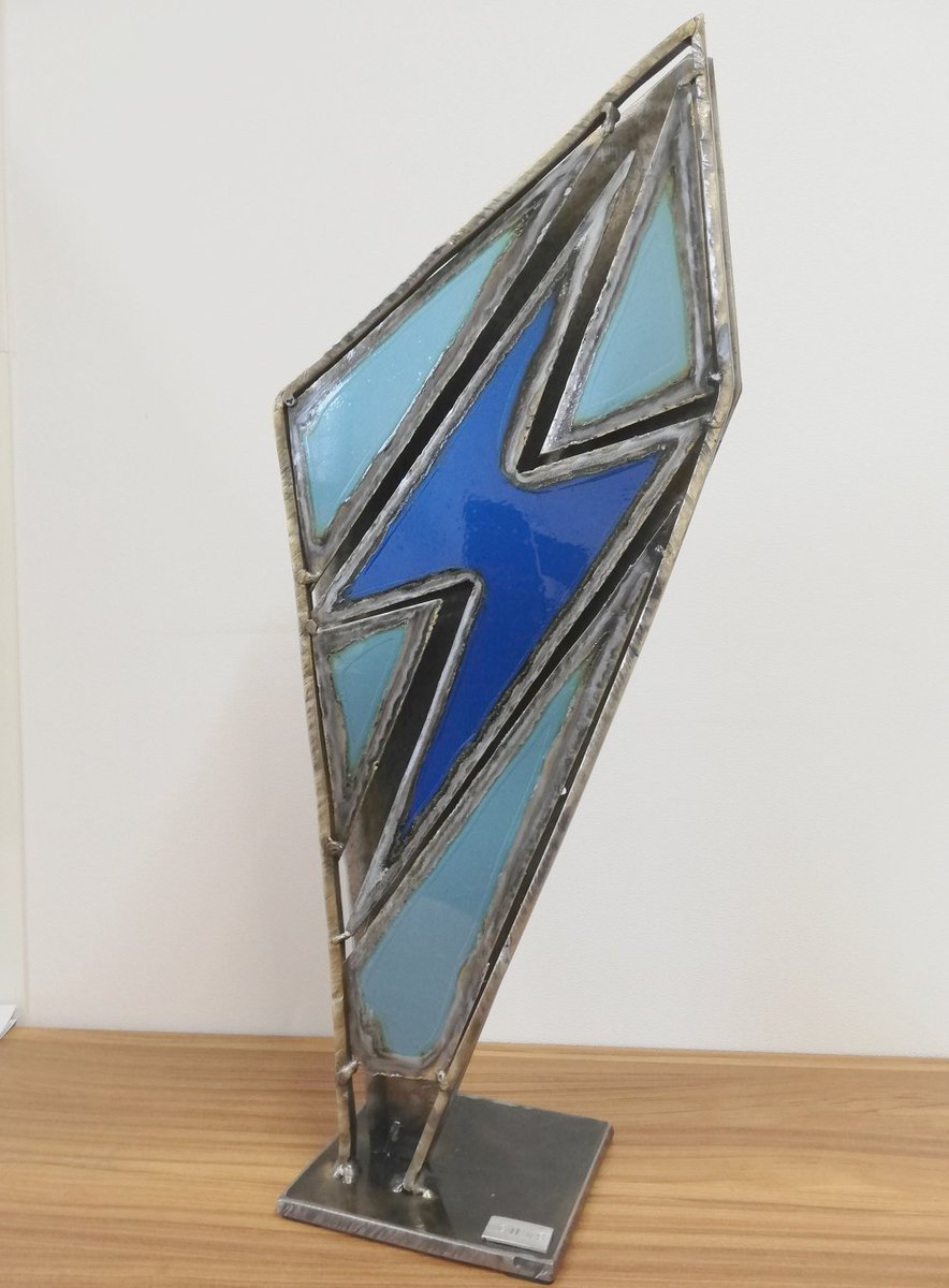 En avant-première de la remise du prix #Energ'IAA le 12 mars à Rennes lors du salon #CFIA, voici le trophée, réalisé par le sculpteur Gil.S <a href="/EDFofficiel/">EDF</a> <a href="/mhmaisonneuve/">Marie-Hélène Maisonneuve</a>