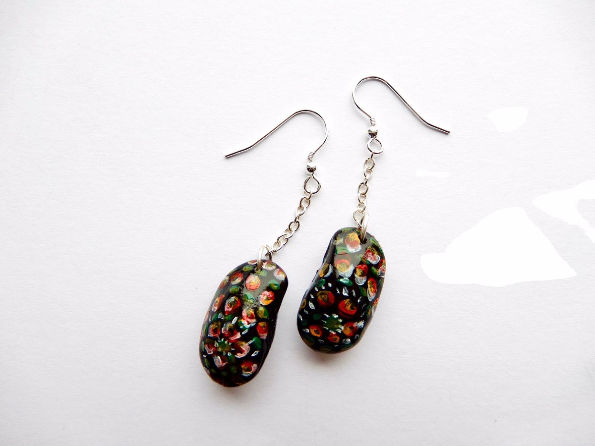 While looking at different natural materials I can make jewellery from, I painted some beans and turned them into earrings. Not sure how practical they are, but they are nice and light for earrings. #repurpose #recycle #beans #nature