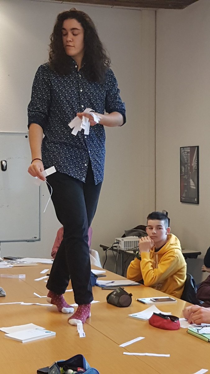 GabyCadiou's tweet photo. Au #CRJ les animateurs.trices sont prêt.e.s à tout pour attirer l'attention des jeunes😂 @p_engagementllo https://t.co/FbZ8bkXHbe