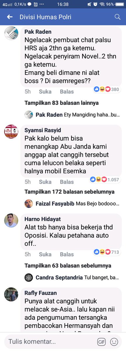 ronavioleta's tweet photo. Hihihi lucu2 komen di status FB @DivHumas_Polri kalau punya alat canggih se Asia utk melacak pelaku kampanye hitam. Knp gabisa melacak pbuat chat palsu HRS, menangkap abu janda, ade armando, deni siregar,  laiksodat, Bahkan seword yg katanya udah dlm bidikan sjk thn lalu, gaje https://t.co/wTFM9qPkRC