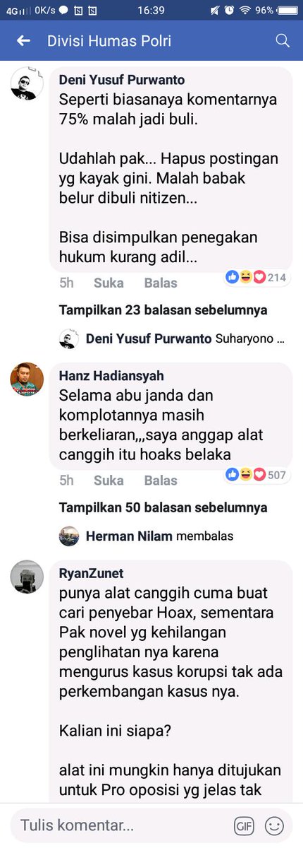 ronavioleta's tweet photo. Hihihi lucu2 komen di status FB @DivHumas_Polri kalau punya alat canggih se Asia utk melacak pelaku kampanye hitam. Knp gabisa melacak pbuat chat palsu HRS, menangkap abu janda, ade armando, deni siregar,  laiksodat, Bahkan seword yg katanya udah dlm bidikan sjk thn lalu, gaje https://t.co/wTFM9qPkRC