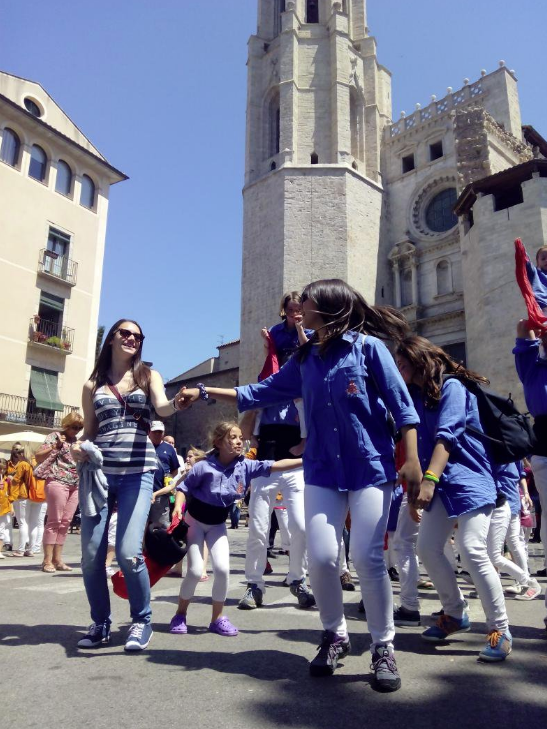 revistacastells's tweet photo. La polca, a diferència del Toc de vermut, s'ha introduït una coreografia pròpia a l'estil d'una Xampanya, més pròpia del nord d'Europa
https://t.co/1TqHIPyD32
#castellers https://t.co/dCl03cvGgT