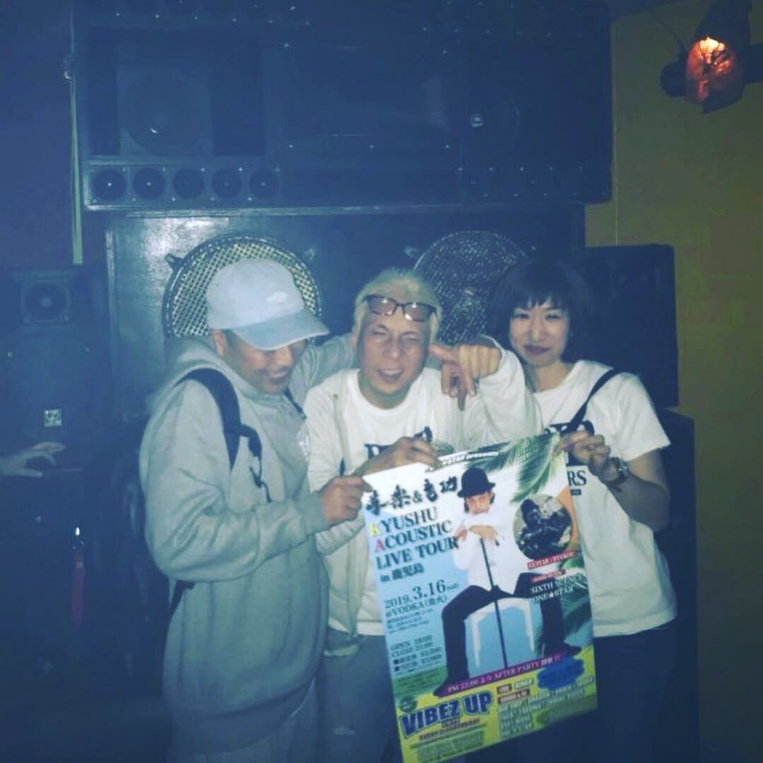 RONTUNE's tweet image. 【Street Promotion】

先月2/23(土曜)開催のVinyang 🔈🔈 @TrenchTown にて
レコードにしかないあのブッといBasslineに46ウーファーの頑張ってる感最高☝️🔊🔊

3月23日はマリヨの㊗️復活祭 &amp;amp; Frankie ParisのNew EPリリパ🎙
#鹿児島 #ruffandtuff #soundsystem