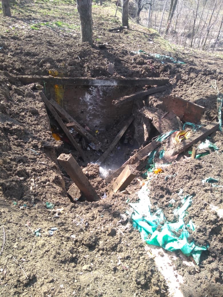 AdityaRajKaul's tweet photo. JUST IN: Acting on credible inputs, Shopian police along with security forces today busted a terrorist hideout in Kungnoo village of South Kashmir’s Shopian. The joint team of Police and 44 RR recovered huge quantity of incriminating materials and other items from the hideout. https://t.co/E9YUh1nKUY