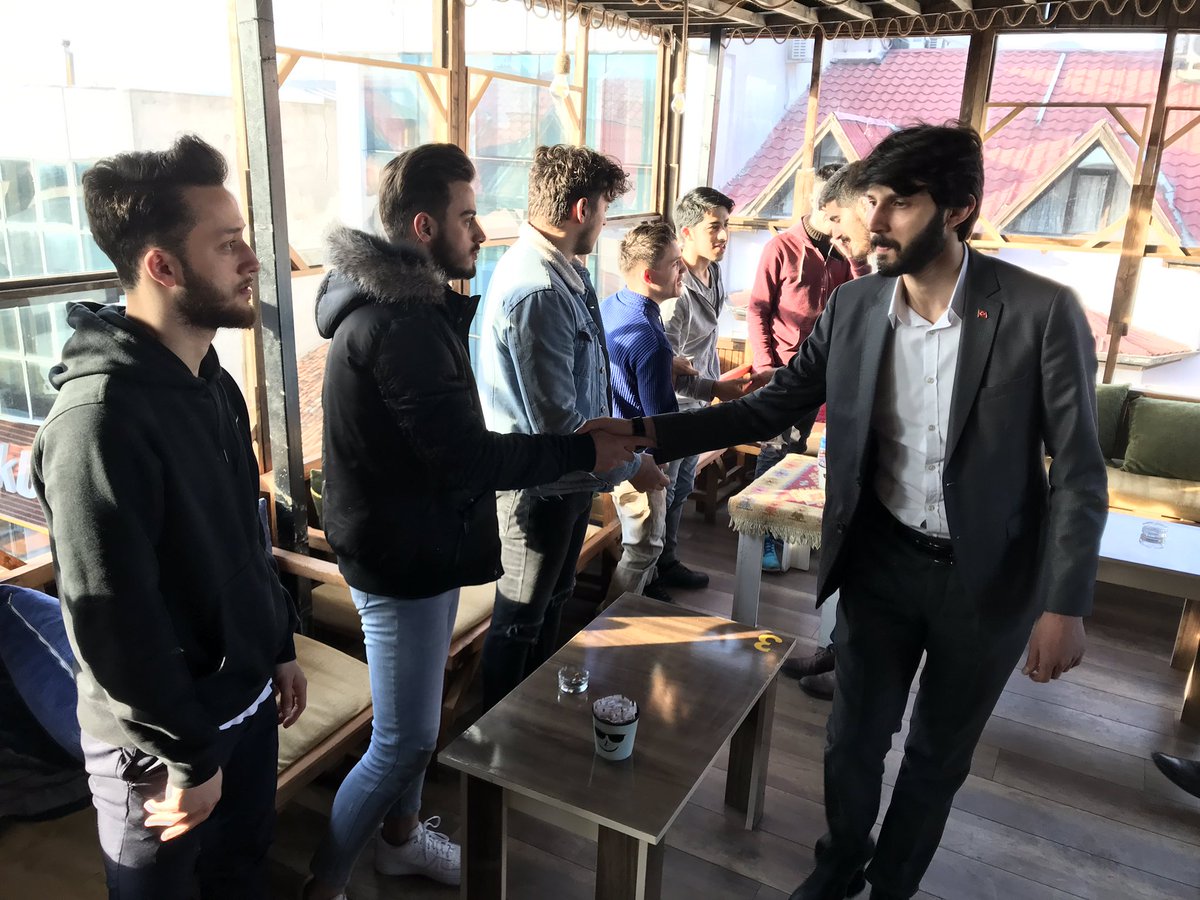 ErbaaAk's tweet photo. Genel Merkez MKYK üyesi üniversite birimler başkanımız Sn. Sinan ŞAHİN, İl Başkanımız Sn. Mesut AKTÜRK’ün katılımlarıyla, esnaf gezisi yaptık, akabinde gençler buluşuyor toplantımızda soru cevap şeklinde günümüzü doldurduk. 
@AKGenclikGM 
@sinansahin99 @abuyukgumus https://t.co/DjsYRJVHzK