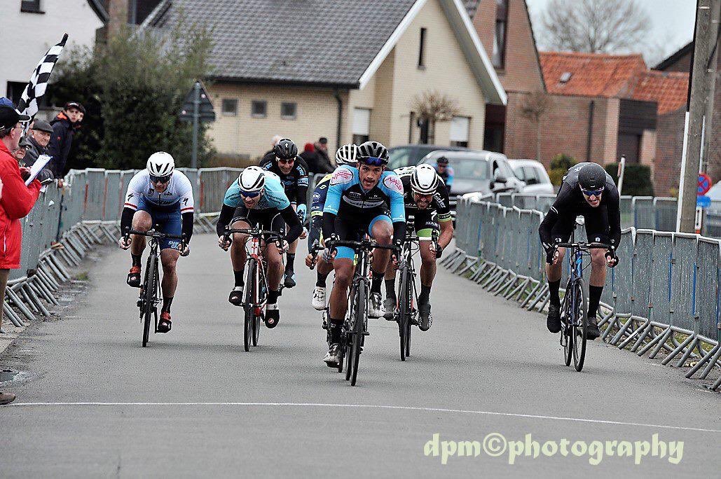 sharpready's tweet image. @wannesdebuysere werd zondag 39/149 te #BrusselOpwijk na 2 #valpartijen @johnrossclauw werd 8/111 en nam voor de 3° keer op rij de sprint vd achtervolgers voor zijn rekening #SharpReady 💪👏