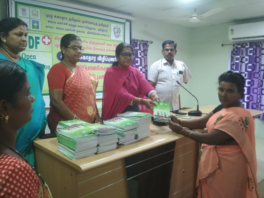 TNSanitation's tweet photo. #PDDRDA along with #Mastertrainers conducted #ODFsustainability training for the motivators and quintessence of #SanitationHandbook was briefed. Those handbooks were also distributed to the motivators who attended the training.. https://t.co/IjtDUUfT6k