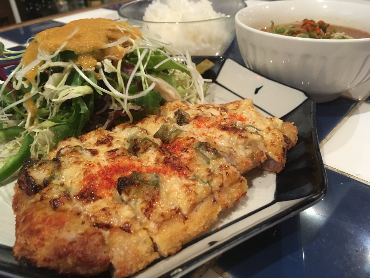 offshor76355772's tweet photo. アラフィフ独身男のご飯🍽
『ポークカツレツネバネバ焼き』
今夜も野菜たっぷり😋
食事を楽しみましょう🍽
#日本標準時明石 #aloha
#nomusicnolife #japanstandardtime
#surfinglife #like4follow
#kiss #keytalk #美味しい
#beautifullife #smile #foodgram
#舶来居酒屋offshore #offshore明石 https://t.co/P9Ox2HtzK5