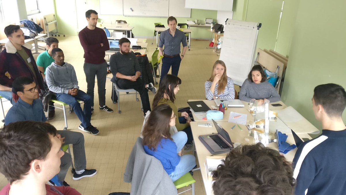 #DynamoDays Tour des Tables: 
#Défi_2: Evaluer l'évolution de la posture du patient dans un corset orthopédique rigide, en corrélant ces données à son activité (simplifiée à assis / debout). 

+ Proposer une interprétation pertinente des #données.