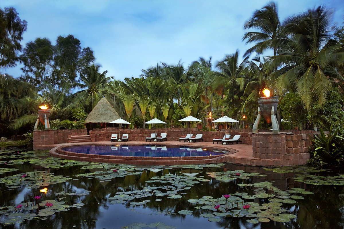 Anantara_Hotels's tweet photo. Anantara Hua Hin was the first Anantara to open its doors 18 years ago. 

HAPPY BIRTHDAY ANANTARA!! 

#HappyBirthday #18YearsOld #Anantara #HuaHin #Thailand https://t.co/BlMjQIExsv