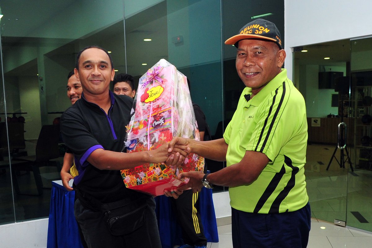 myjointforce's tweet photo. Aktiviti Sukan Mingguan Bowling Markas Angkatan Bersama di Residence Bowling UTM, Jalan Semarak.
#MarkasATM
#MindefMalaysia
#BerjuangBersama https://t.co/AOAiL8Zew2