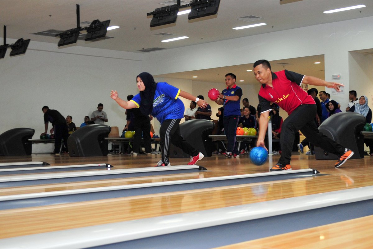 myjointforce's tweet photo. Aktiviti Sukan Mingguan Bowling Markas Angkatan Bersama di Residence Bowling UTM, Jalan Semarak.
#MarkasATM
#MindefMalaysia
#BerjuangBersama https://t.co/AOAiL8Zew2