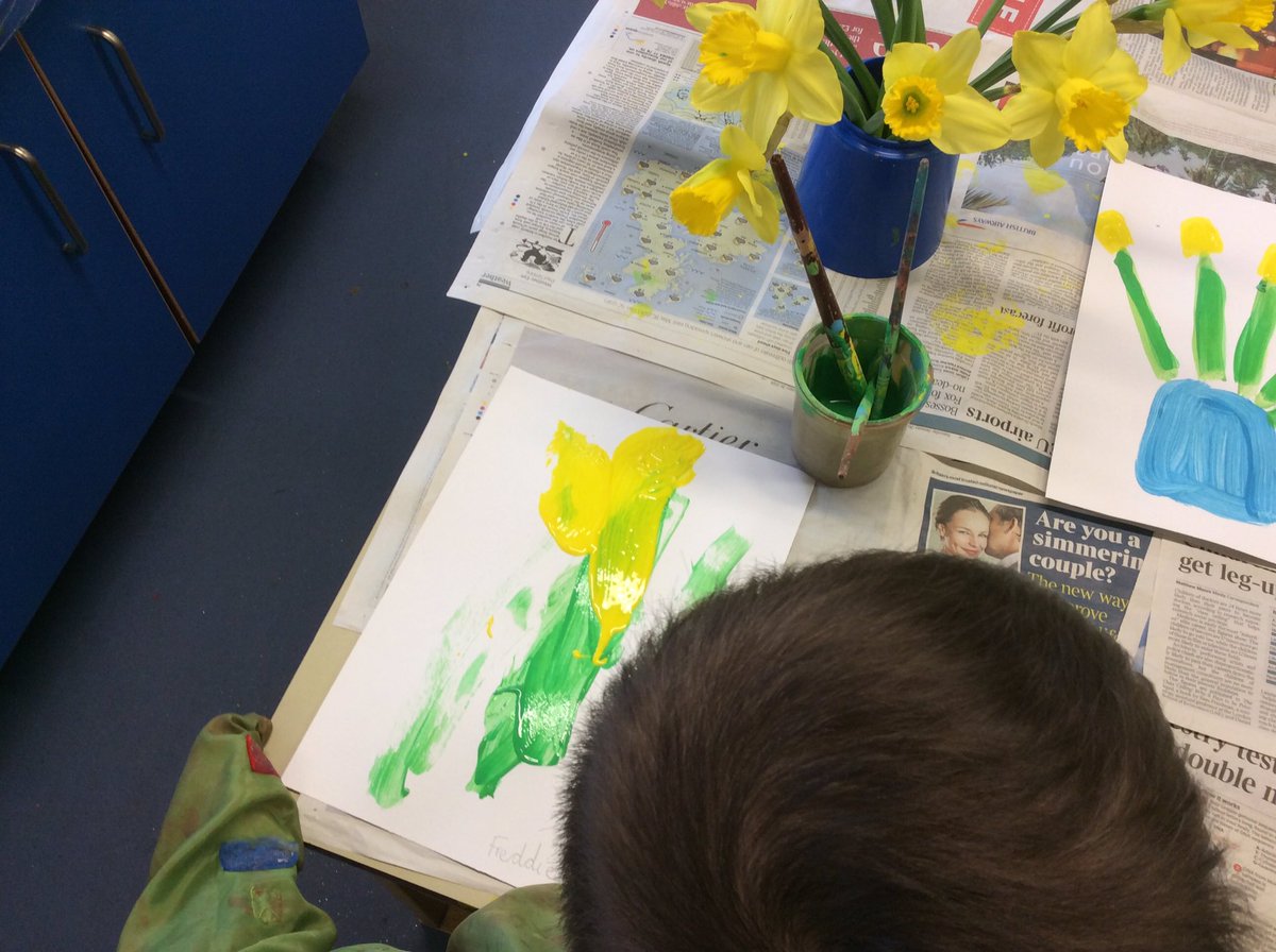MrsTylerRPS's tweet photo. Counting and Painting daffodils in Nursery @RedesdalePrim #redesdaleart #RedesdaleMaths https://t.co/LOaJP136MD