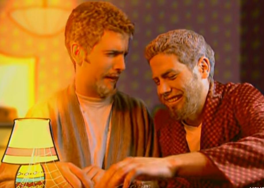mundofacundo's tweet photo. Un colega y yo con 25 años viendo fotos de cuando teníamos 18 años :S https://t.co/Fud9bLoZWI