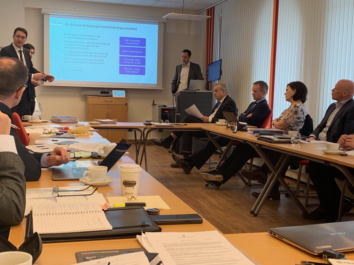 Embetsledermøte; betydningen av fortsatt stor oppmerksomhet om  #etterforsking i #politiet understrekes. ⁦<a href="/olesaev/">Ole Bredrup Sæverud</a>⁩ orienterer i den forbindelse om ⁦<a href="/Politidir/">Politidirektoratet</a>⁩ sin kapasitetsundersøkelse politiet.no/globalassets/k… #fagledelse #påtalemyndigheten