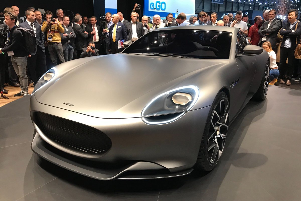 AUTOMOTIVPRESS's tweet photo. Voici la #MarkZero de @piechautomotive, coupé électrique au joli design. Nous sommes plus sceptiques sur les énormes batteries refroidies par air (idem Tesla Roadster Mk1) et la répartition des masses : moteur 150 kW, 500 km autonomie poids 1,8T, 0 à 100 km/h 3,2 sec. @GimsSwiss https://t.co/Xg0fEvwff9