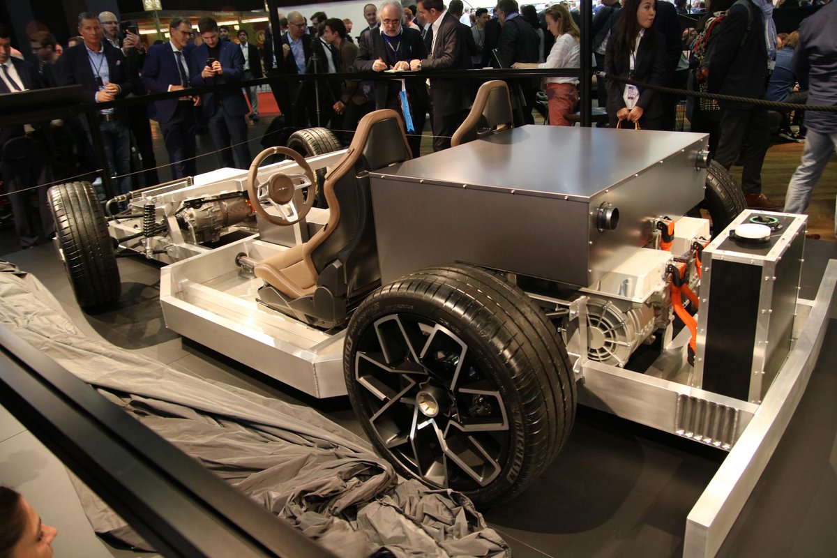 AUTOMOTIVPRESS's tweet photo. Voici la #MarkZero de @piechautomotive, coupé électrique au joli design. Nous sommes plus sceptiques sur les énormes batteries refroidies par air (idem Tesla Roadster Mk1) et la répartition des masses : moteur 150 kW, 500 km autonomie poids 1,8T, 0 à 100 km/h 3,2 sec. @GimsSwiss https://t.co/Xg0fEvwff9