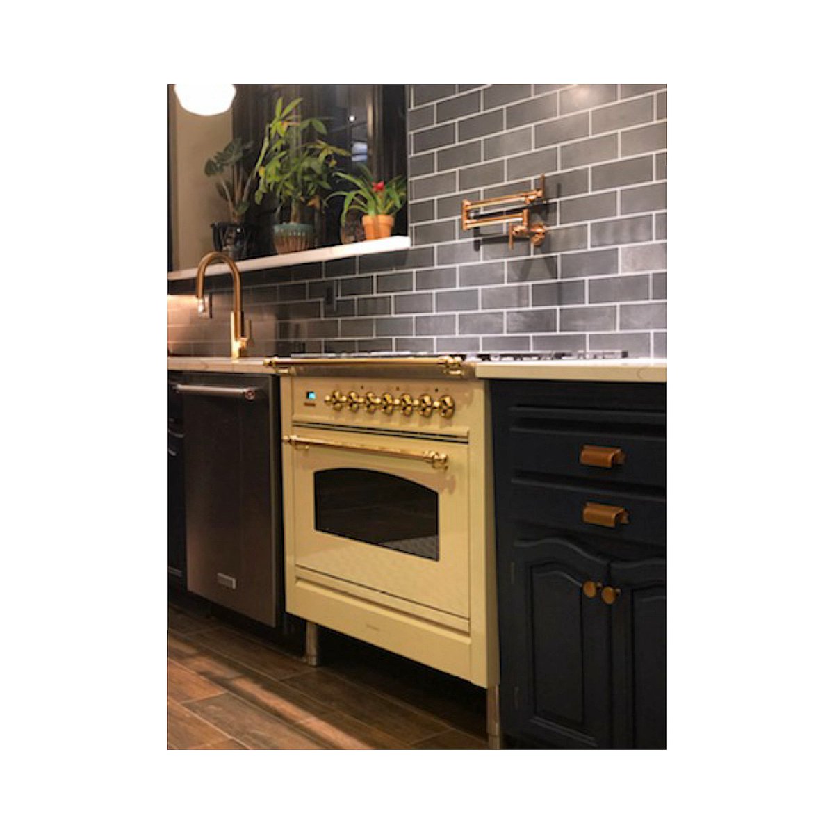 0xDeselted's tweet photo. Another #sneakpreview🕺🤫 our new oven with a pot filler faucet  
.
.
#proxydesign #martindurkin #interiordesign #designandbuild #design #openlayout #homeimprovement #contractor #homedesign #homeremodel #kitchenremodel #drexelhill #dreamkitchen #dreamhome #kitchen #backsplash https://t.co/FnYJA1UK1A