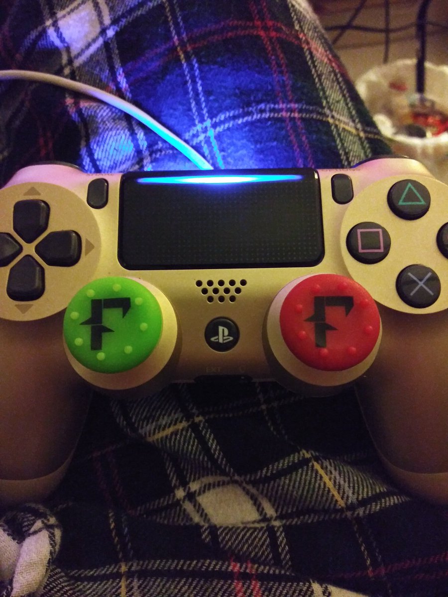 Loveing these new additions and looking forward to the Giveaway this Saturday!! <a href="/FadeGrips/">Fade Grips</a> #FadeGrips #IgotFaded #Fadewave #GripitandRipit <a href="/Stoner710Smoker/">Stoner710 Smoker</a> @xNIffGangx @Perxltaa @OutrageClanLive