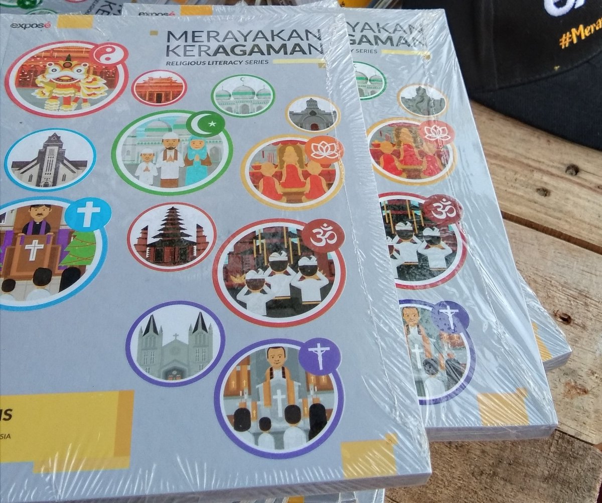 Expose_com's tweet photo. Buat kamu yang belum mendapatkan buku Merayakan Keragaman dalam acara #ConveyDay yg lalu, bisa membaca versi #ebook  diunduh gratis di Playstore ya
https://t.co/fSlef2sYvx

#MerayakanKeragaman
#MeyakiniMenghargai https://t.co/Vv6nwOFRQ0