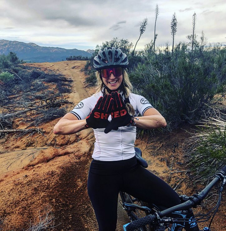 LisaPowell8's tweet photo. #shredgirls #mtb #handupgloves #SanDiego #California https://t.co/RgfG2r81Ei