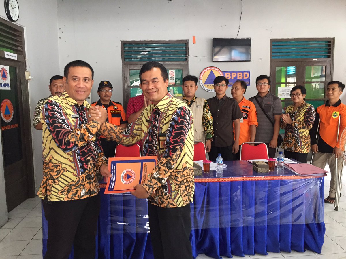 bpbd_sragen's tweet photo. Tgl 06 Maret 2019 giat Rapat rutin FPRB (Forum Pengurangan Resiko Bencana) Kab. Sragen yang dihadiri Semua Anggota. bertempat di Aula Pendopo BPBD Kab. Sragen
#SiapUntukSelamat
#fprb
@BNPB_Indonesia
@bpbdjateng
@FPRBJateng
@Humas_Sragen https://t.co/HKTvEt8tjr