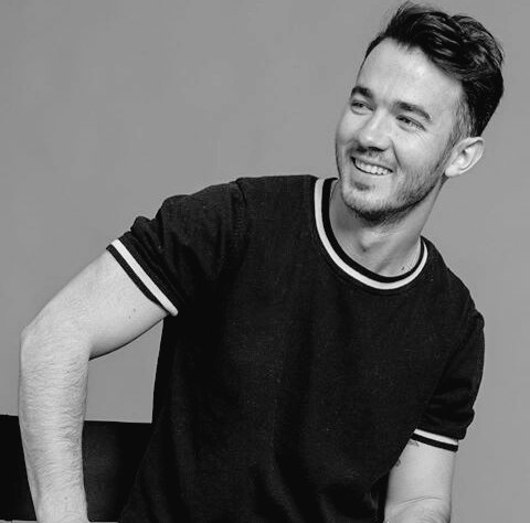 BestOfKevinJon1's tweet photo. I can marry that smile you're wearing @kevinjonas ❤ https://t.co/V9nq1N4Lt4