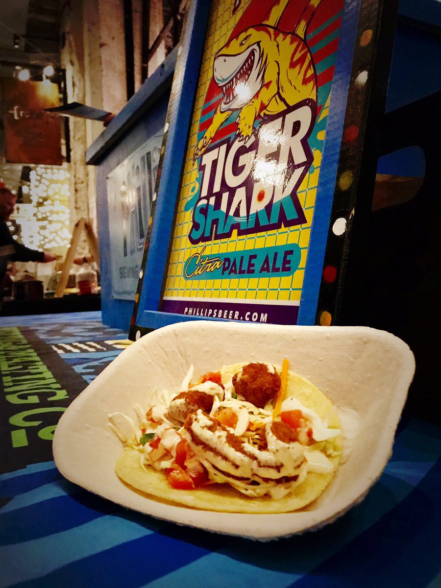phillipsbeer's tweet photo. We love #TacoTuesday especially when we’ve teamed up with our pals from @roastvictoria for a spicy & crispy shrimp taco with our #TigerShark👌🌮🍺 Thanks for the goodtimes & great #craftbeer & #taco pairings tonight @vicbeerweek #VBW2019 #phillipsbeer https://t.co/qinY14pOR0