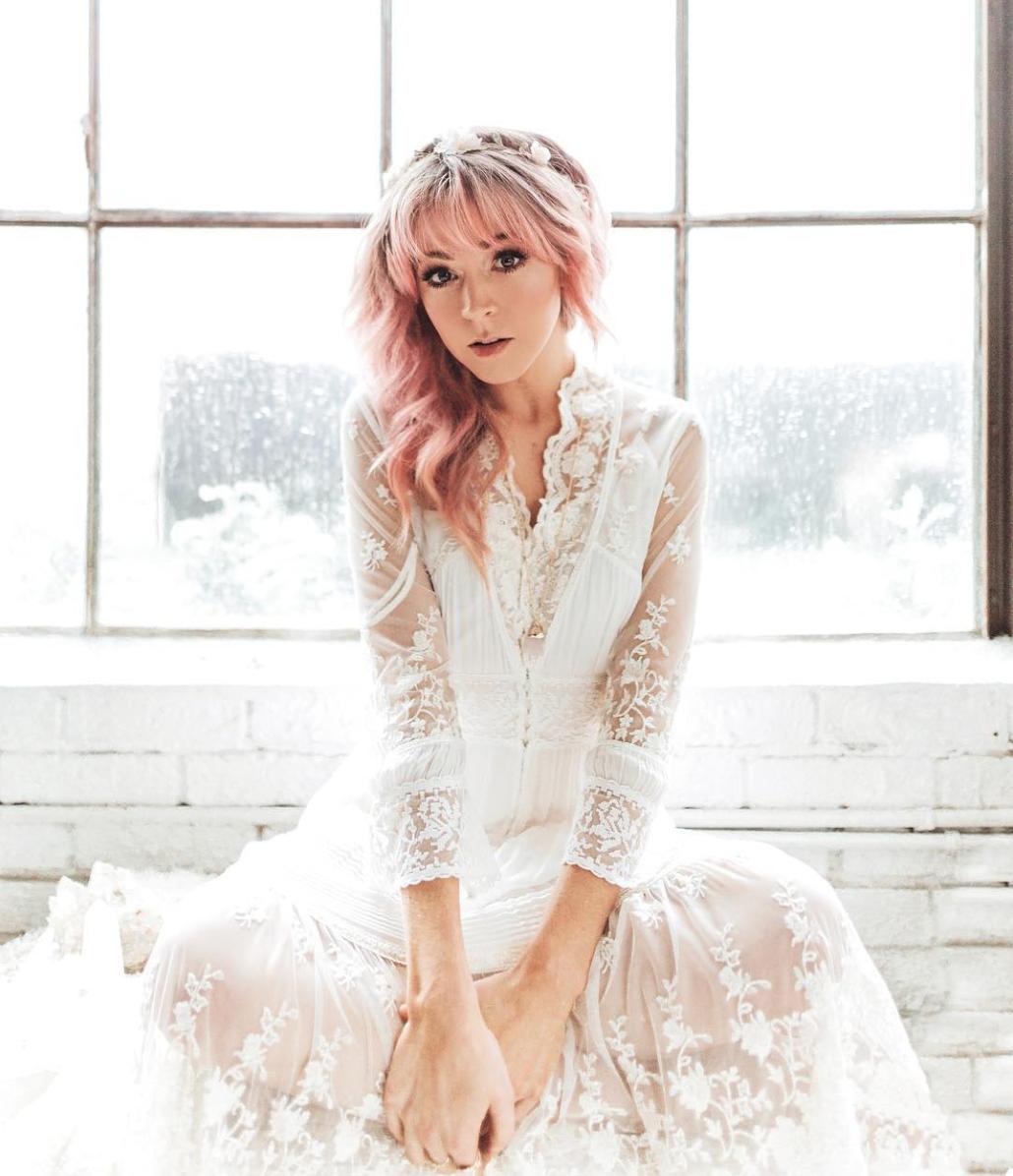 LindseyStirling's tweet image. I’ve been making room for “me time” every day. Time in the morning and evening to practice gratitude, to write it down 3 things I’m grateful for and to visualize gratitude until I FEEL it. As I’ve done this I’ve noticed a shift in my happiness.  📷 London Light Photography